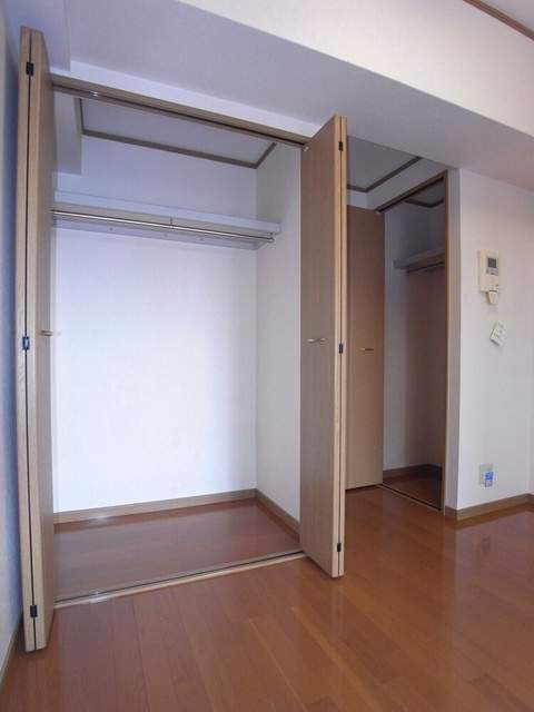 メゾンソレイユ ９０７号室